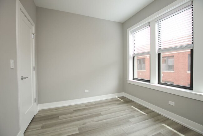 Building Photo - 3948.5 N Janssen Ave