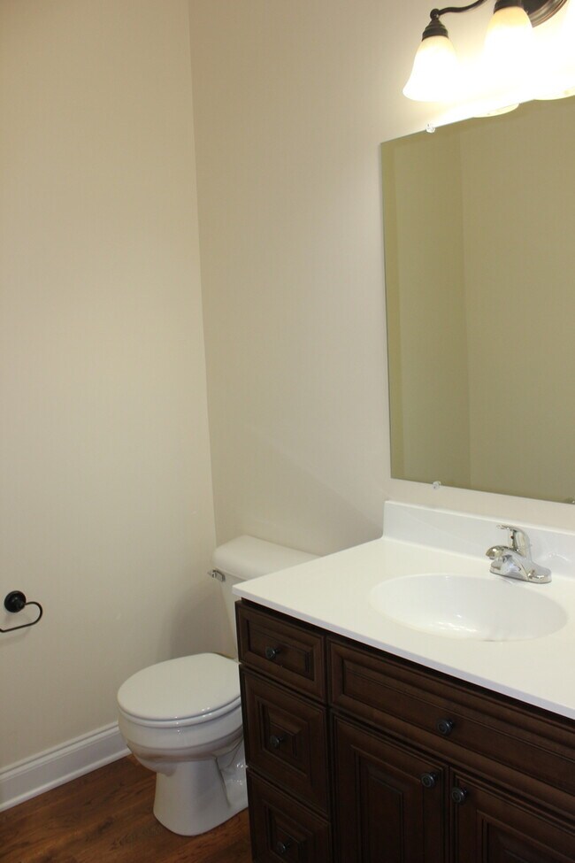Building Photo - Duplex in Turner Ashby School District
