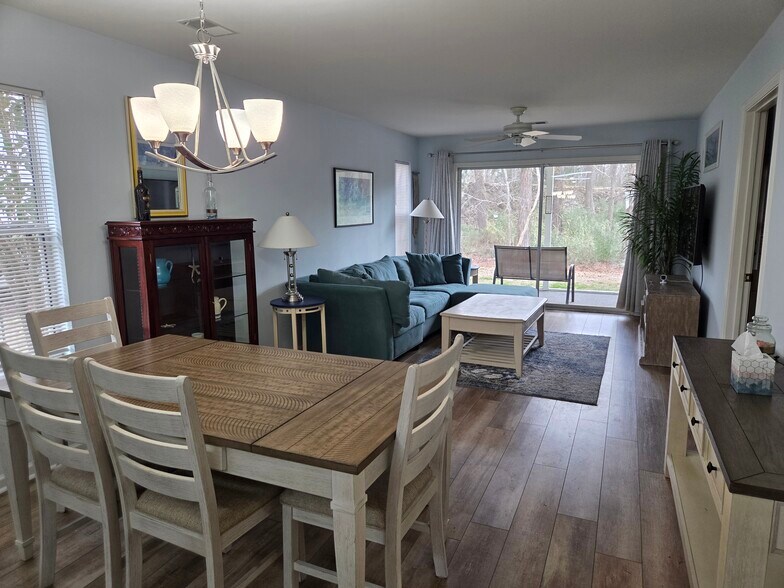 Building Photo - 1258 River Oaks Dr