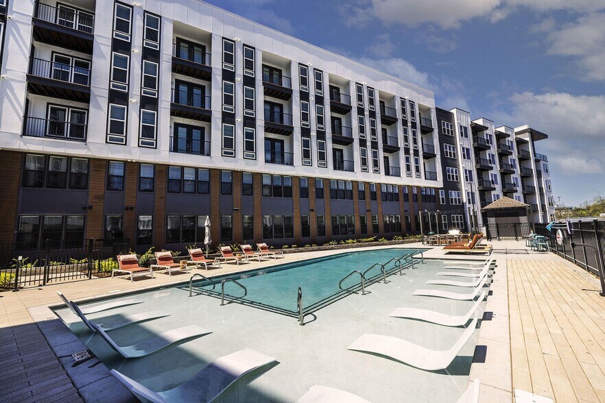 Building Photo - 2165 Nolensville Pk