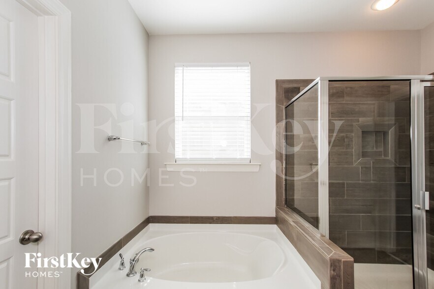Building Photo - 4072 Park Crossings Dr