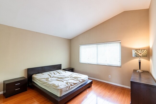 Building Photo - 13564 Cres Hill Dr