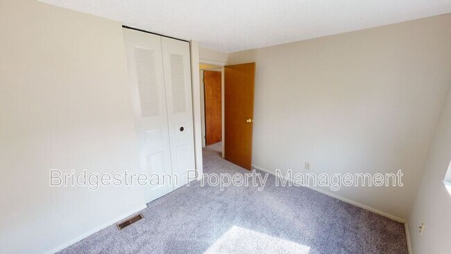 Building Photo - 2421 Bentree Ct