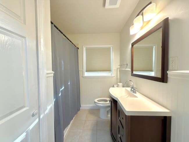 Building Photo - 1216 Eastwood Ave