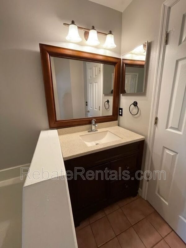 Building Photo - 10538 Lantana Lakes Dr N