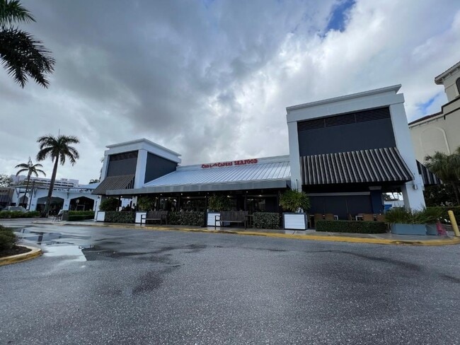 Building Photo - 132 Lakeshore Dr