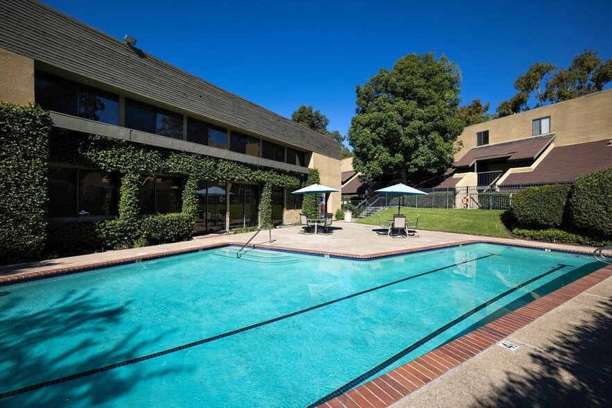 Building Photo - Canyon Park