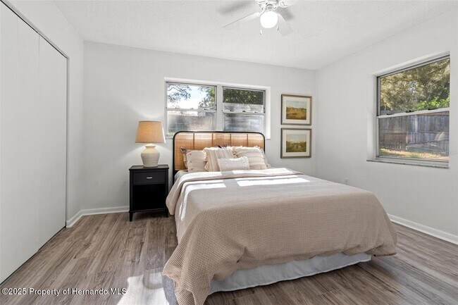 Building Photo - 7370 Holiday Dr