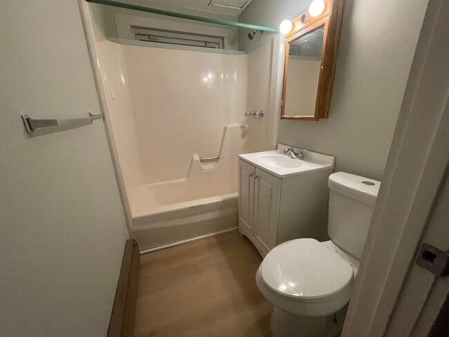 Building Photo - 15 Kingsley Ct