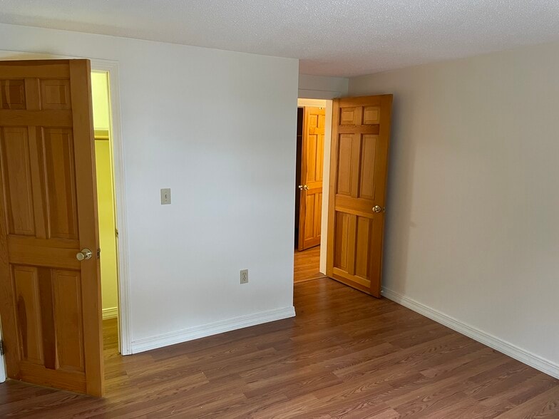 Building Photo - 834 State St