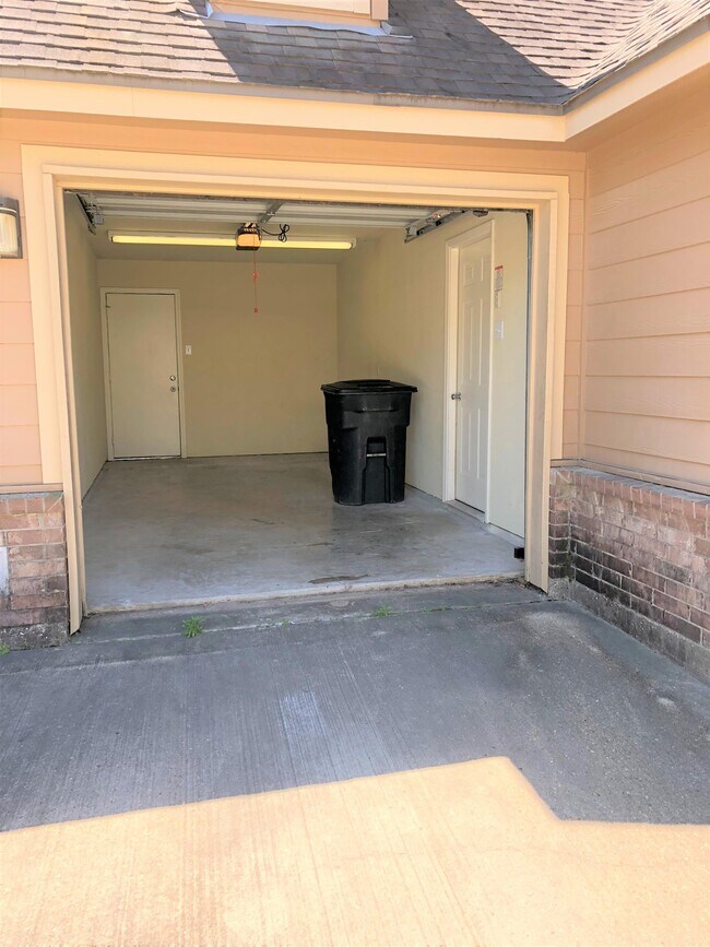 Building Photo - 21469 W Wallis Dr