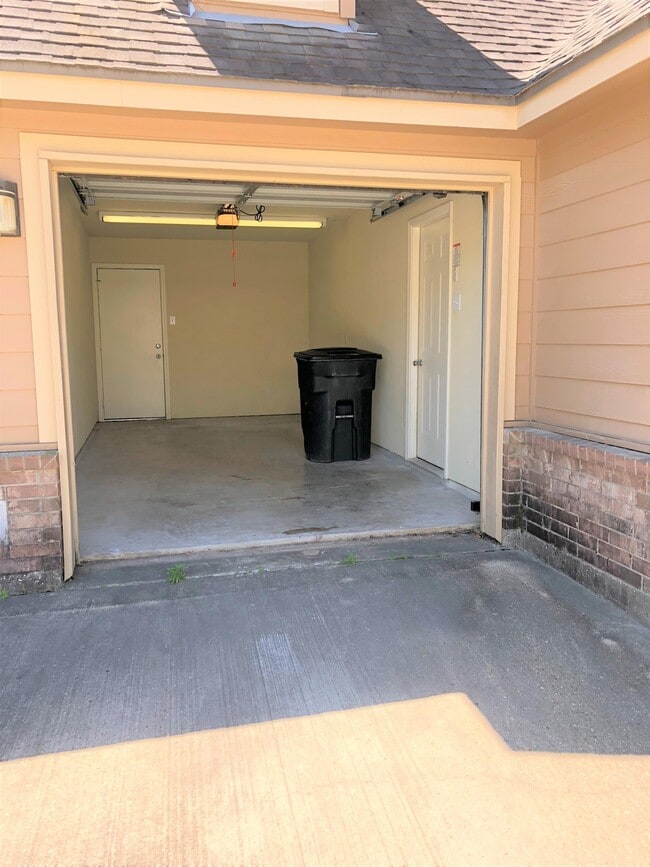 Building Photo - 21481 W Wallis Dr