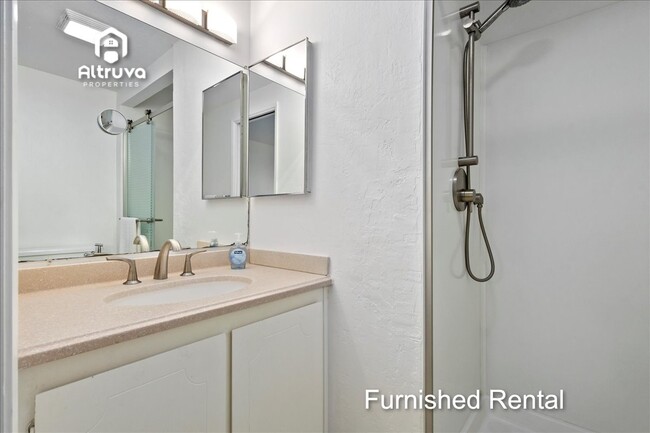 Building Photo - 2177 Manzanita Dr