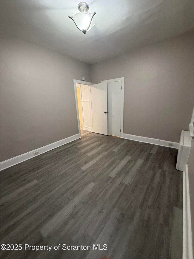 Building Photo - 929 Stafford Ave