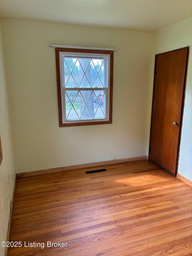 Building Photo - 516 Popp Ave