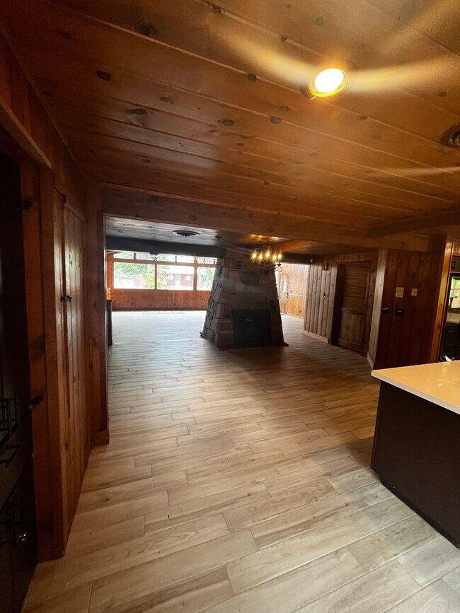 Building Photo - Unfurnished, 1-year long-term rental