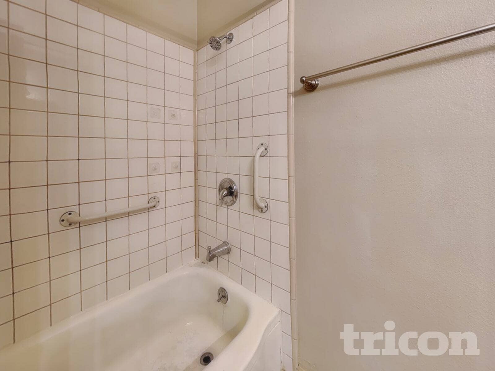 Building Photo - 1001 Akard Dr