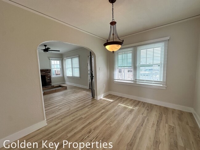Building Photo - Single-Level Home Across from the Beach in...