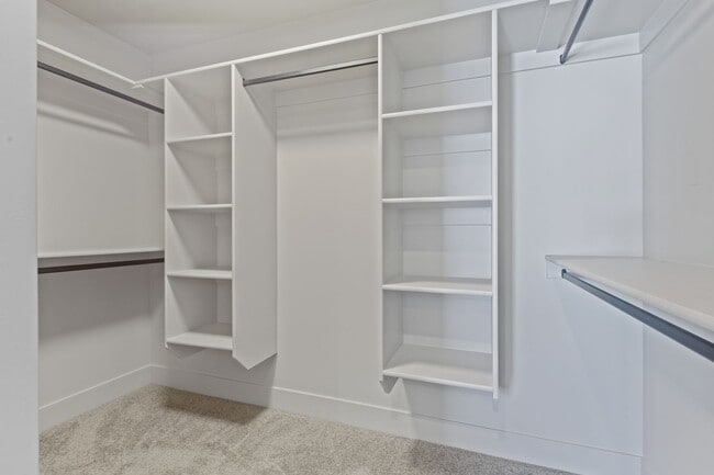 Building Photo - AMMON 3 BED 2 BATH TOWNHOME WITH 2 STALL G...