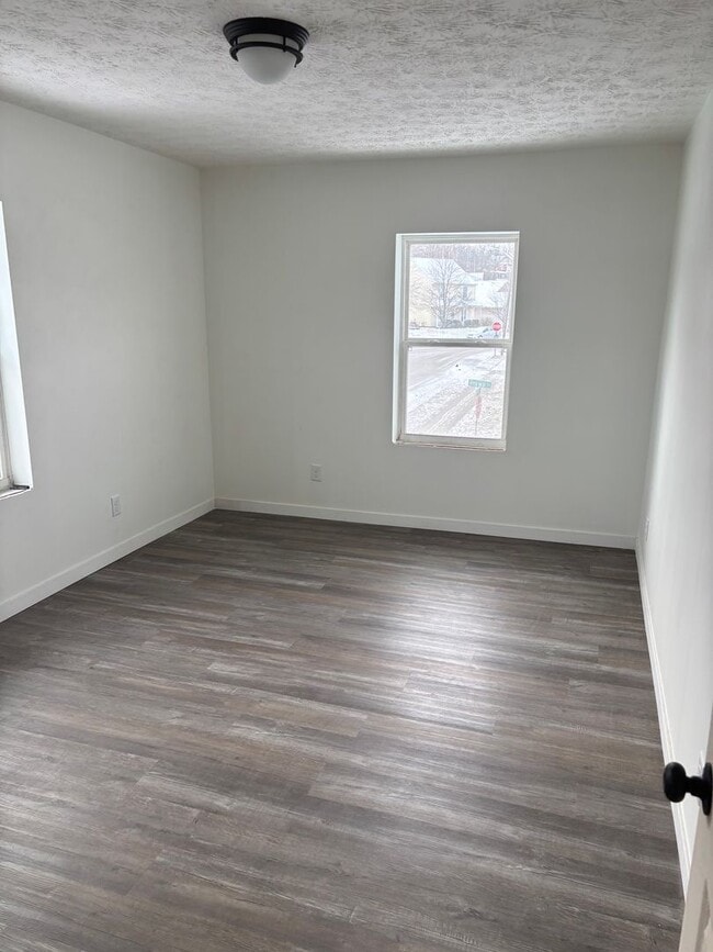 Building Photo - New Glory