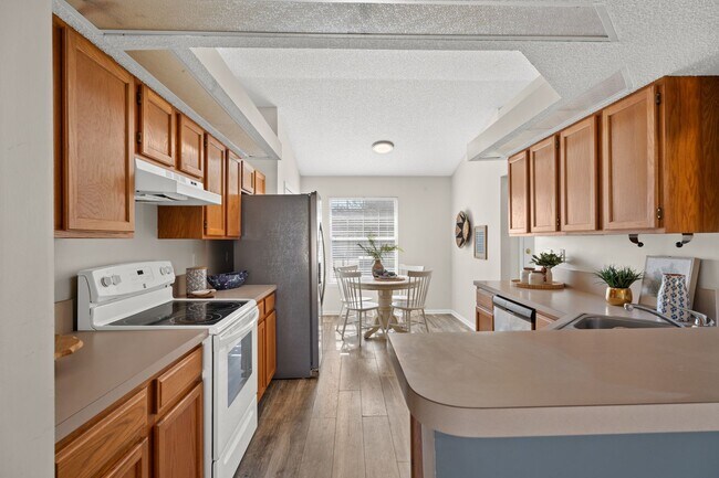 Building Photo - Beautiful Home