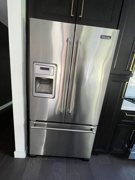 Building Photo - Live in the 90210! Stunning Modern Newly Renovated 2 Bedroom plus bonus room home in Beverly Hills!