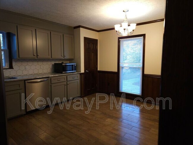 Building Photo - 299 Woodland Dr