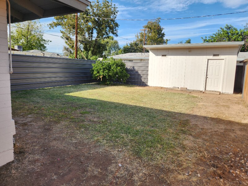 Building Photo - 650 E 3rd Ave