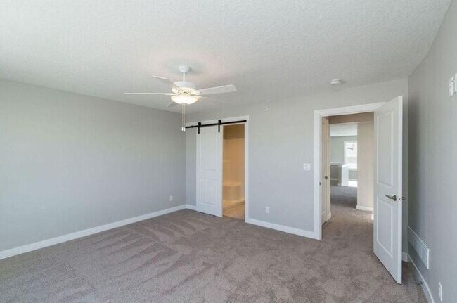 Building Photo - 1409 NE Primrose Ln