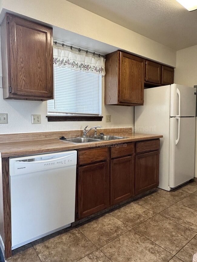 Building Photo - 328 Mt View Ln