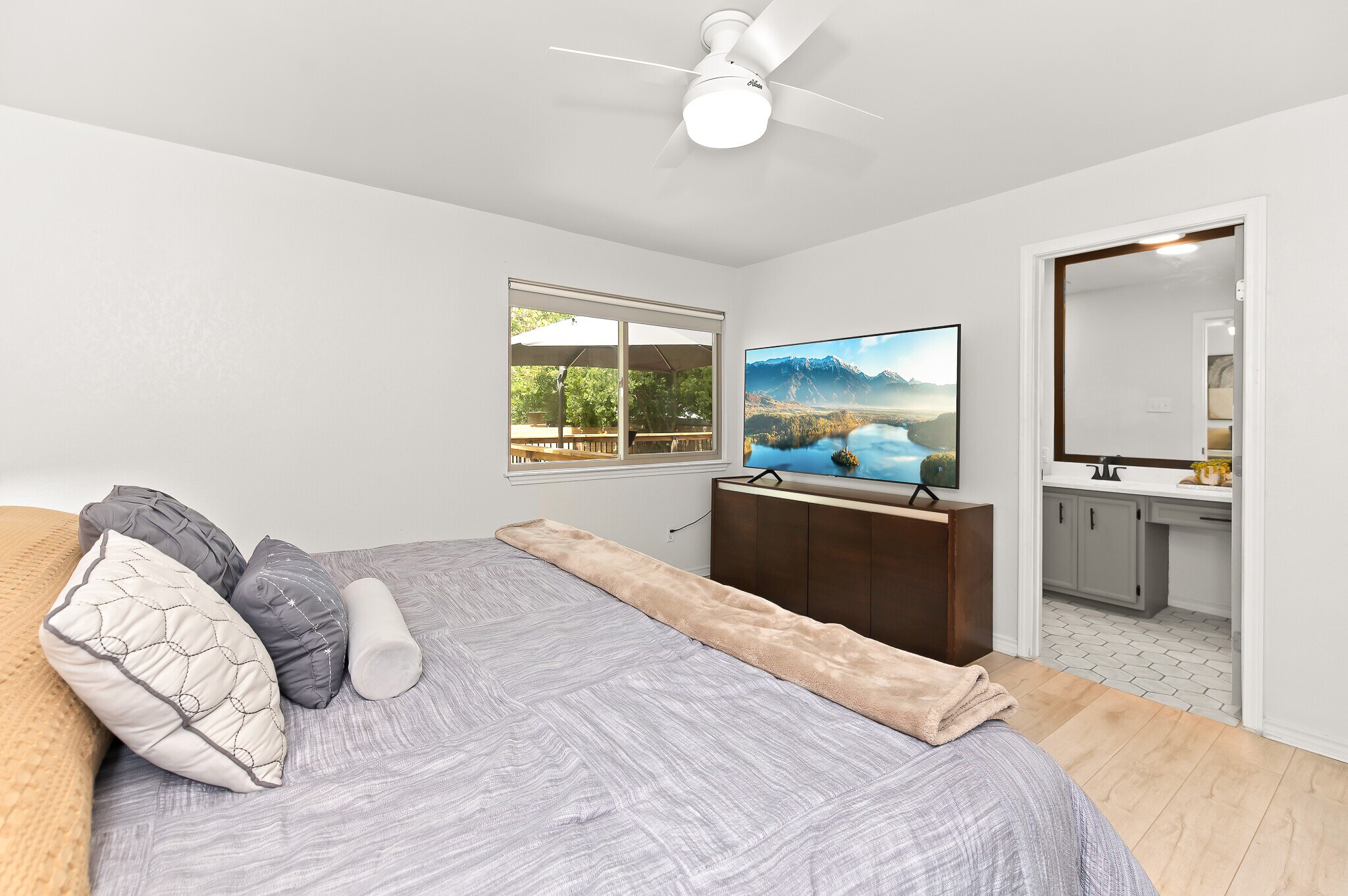 Building Photo - 2110 Spring Breeze Dr