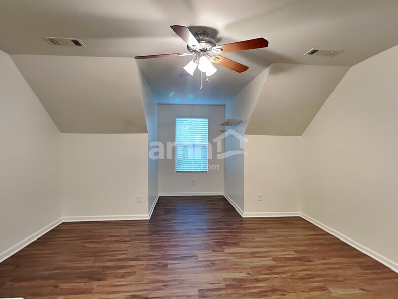 Building Photo - 4123 Oakstone Dr