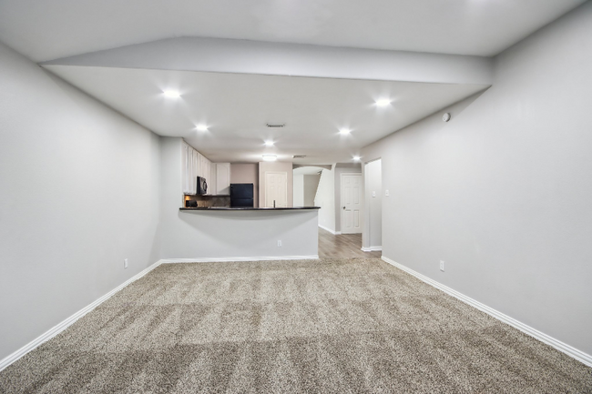Building Photo - 8210 Radial Ct