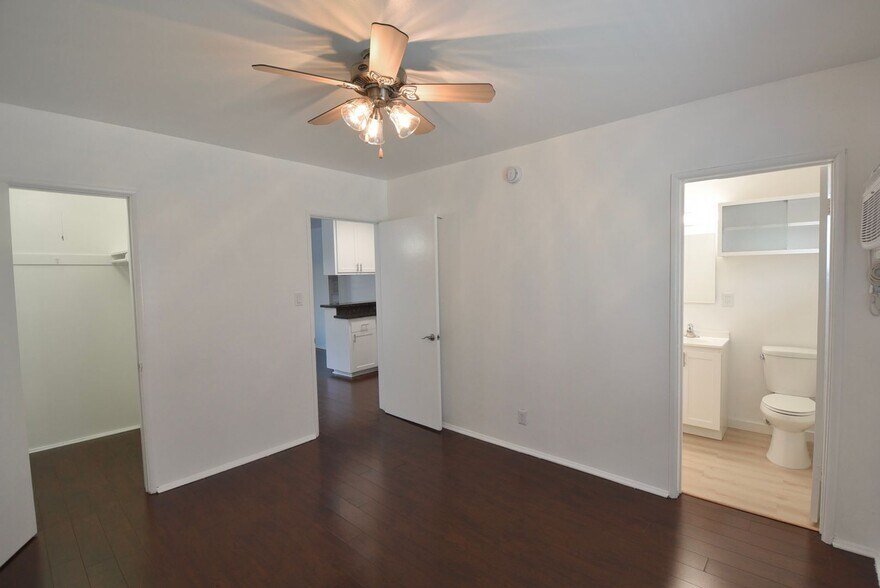 Building Photo - 10645 Valley Spring Ln