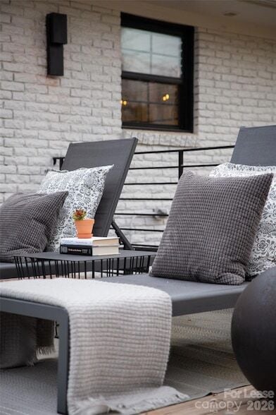 Building Photo - 3945 Rockfern Rd