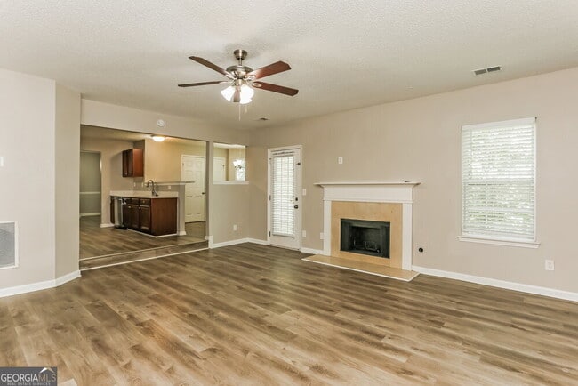 Building Photo - 3943 Riverside Pkwy