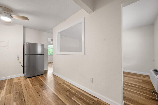 Building Photo - 308 Ohio Pl