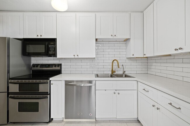 Building Photo - 4018 Blue Bonnet Blvd