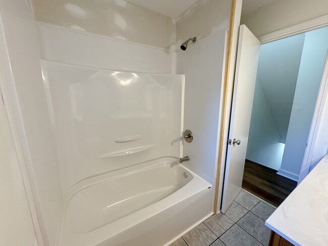 Building Photo - 113 Ellis Rd