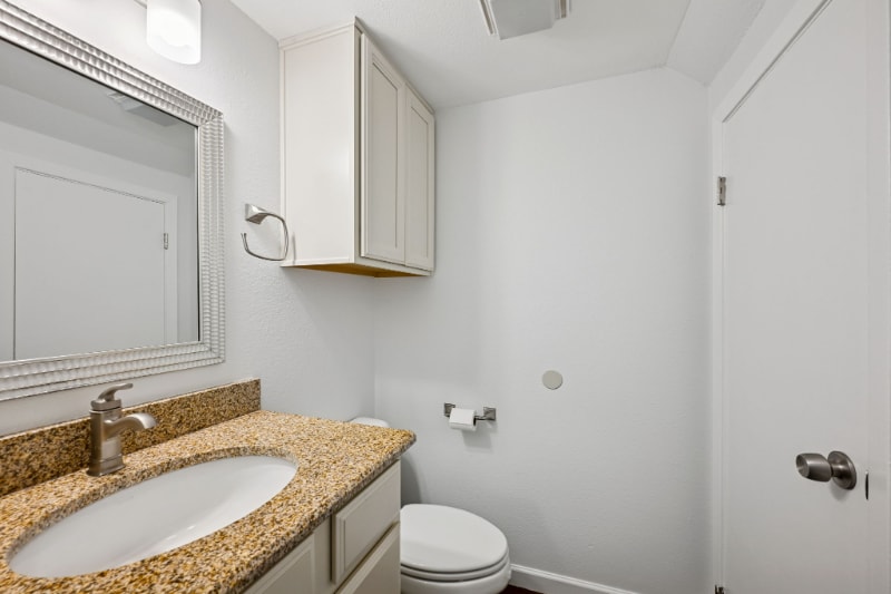 Building Photo - 713 Heavens Dr