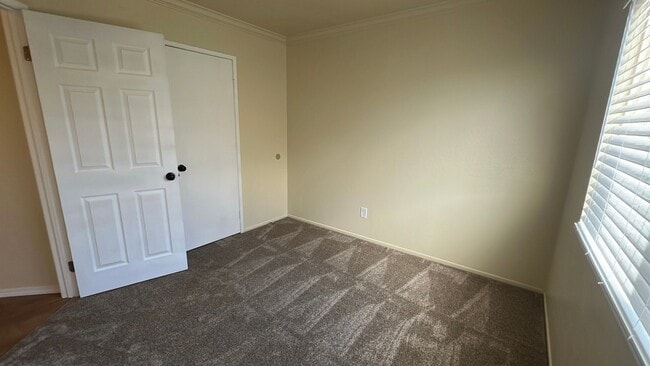 Building Photo - (APPLICATION PENDING) East Lancaster Home