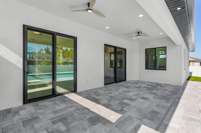 Building Photo - 1115 NW 25th Ave
