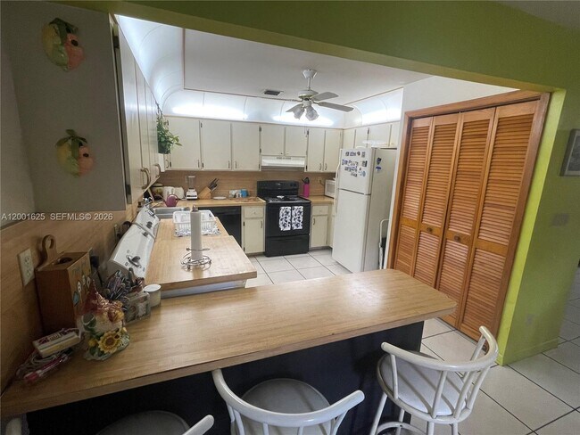 Building Photo - 8445 SW 4th St