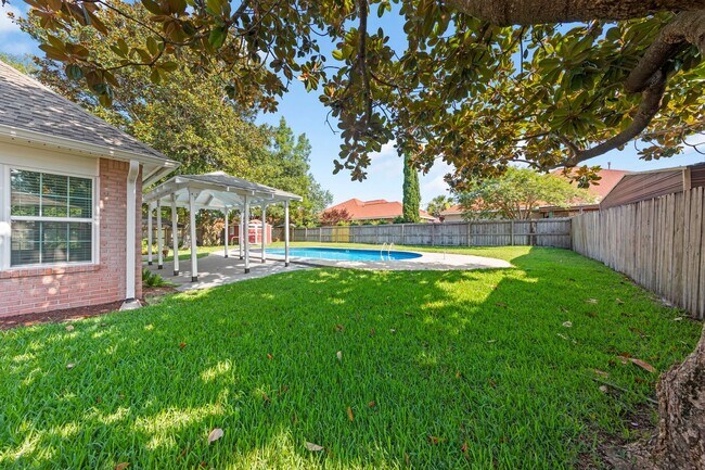 Building Photo - Spacious 4 Bedroom in Bluewater Bay w/ Large POOL!!
