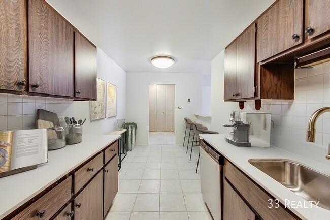 Building Photo - 9807 Karlov Ave