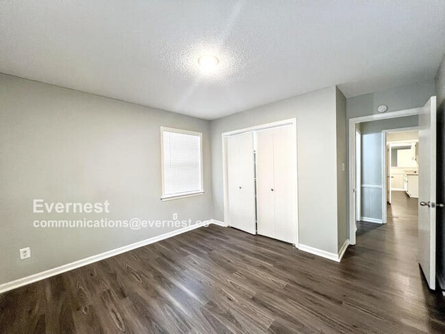 Building Photo - 8287 Farmington Dr E