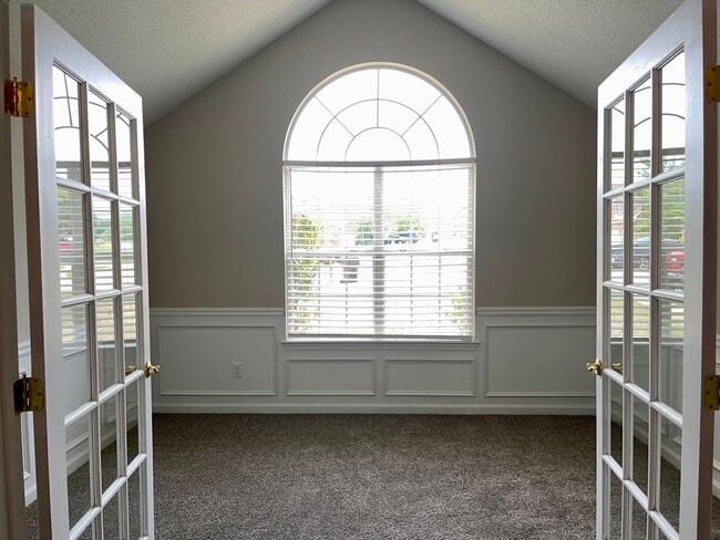 Building Photo - Updated, Spacious Brick Ranch in Great Neighbrorhood!
