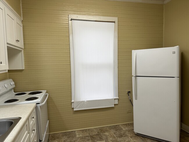 Building Photo - 329 Sanford Ave