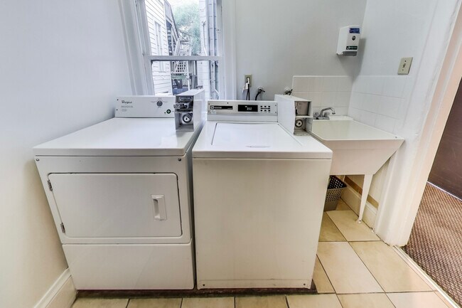 Building Photo - 1200 Haight St