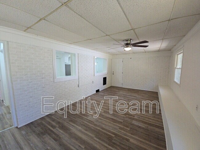 Building Photo - 619 Storms Rd